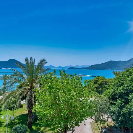 Only Blue Rhapsody Hotel de apartamente 4*